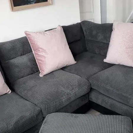 Tory Island 1-bed Sleeps 4 Parking Sea View Apartment