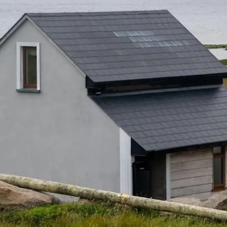 Tory Island 1-bed Sleeps 4 Parking Sea View