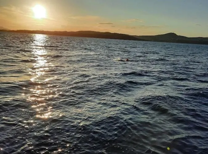 Apartment Tory Island 1-bed Sleeps 4 Parking Sea View