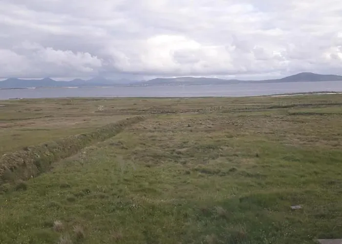 Apartment Tory Island 1-bed Sleeps 4 Parking Sea View