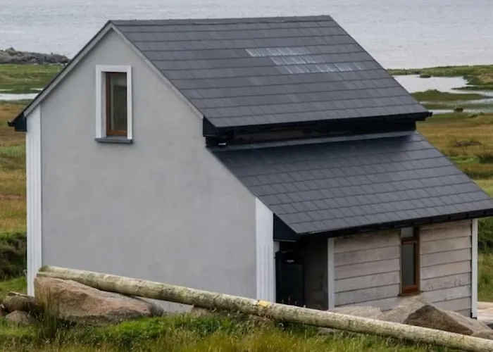 Tory Island 1-bed Sleeps 4 Parking Sea View