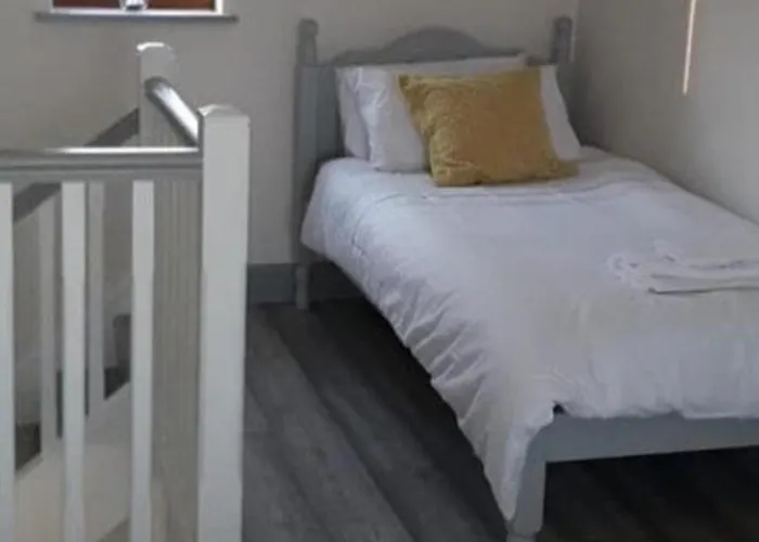 Apartment Tory Island 1-bed Sleeps 4 Parking Sea View